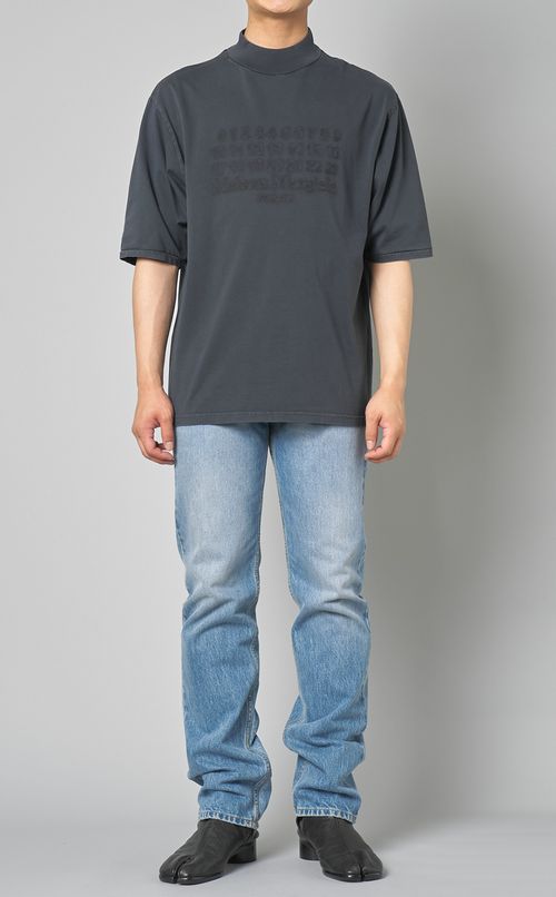 ロゴ刺繍プルオーバー