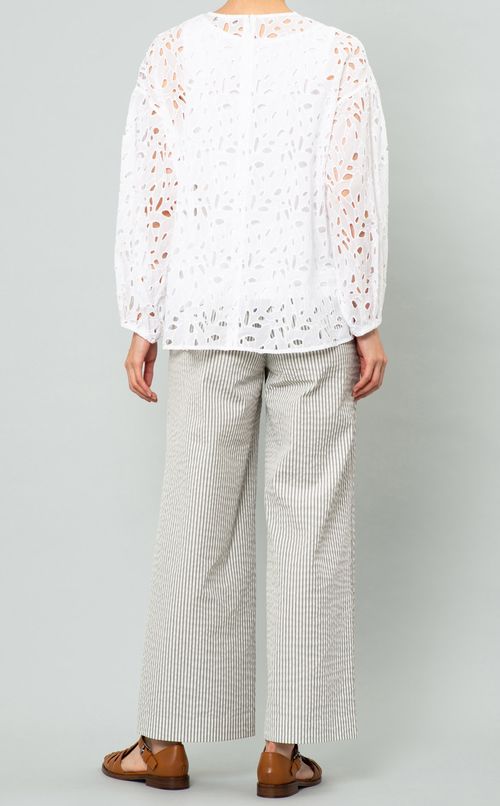 リーフアイレットブラウス