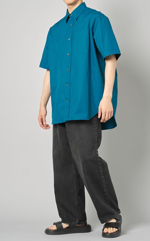 ストレートフィットジーンズ