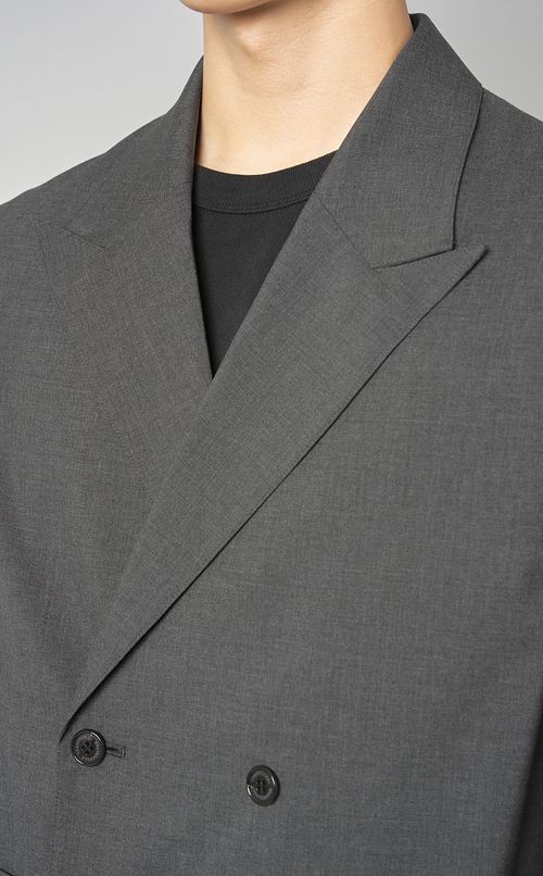 ピークドラペルダブルジャケット