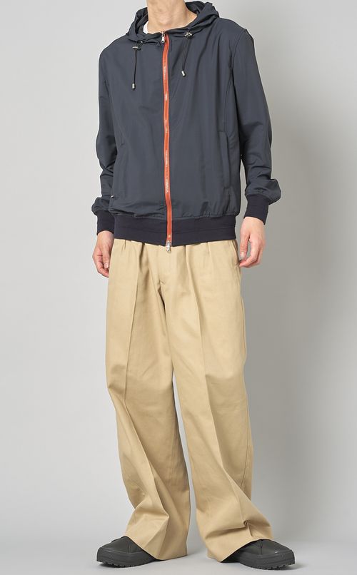 ジップアップフードブルゾン