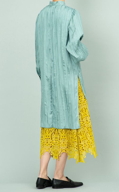 プリーツバックロングブラウス