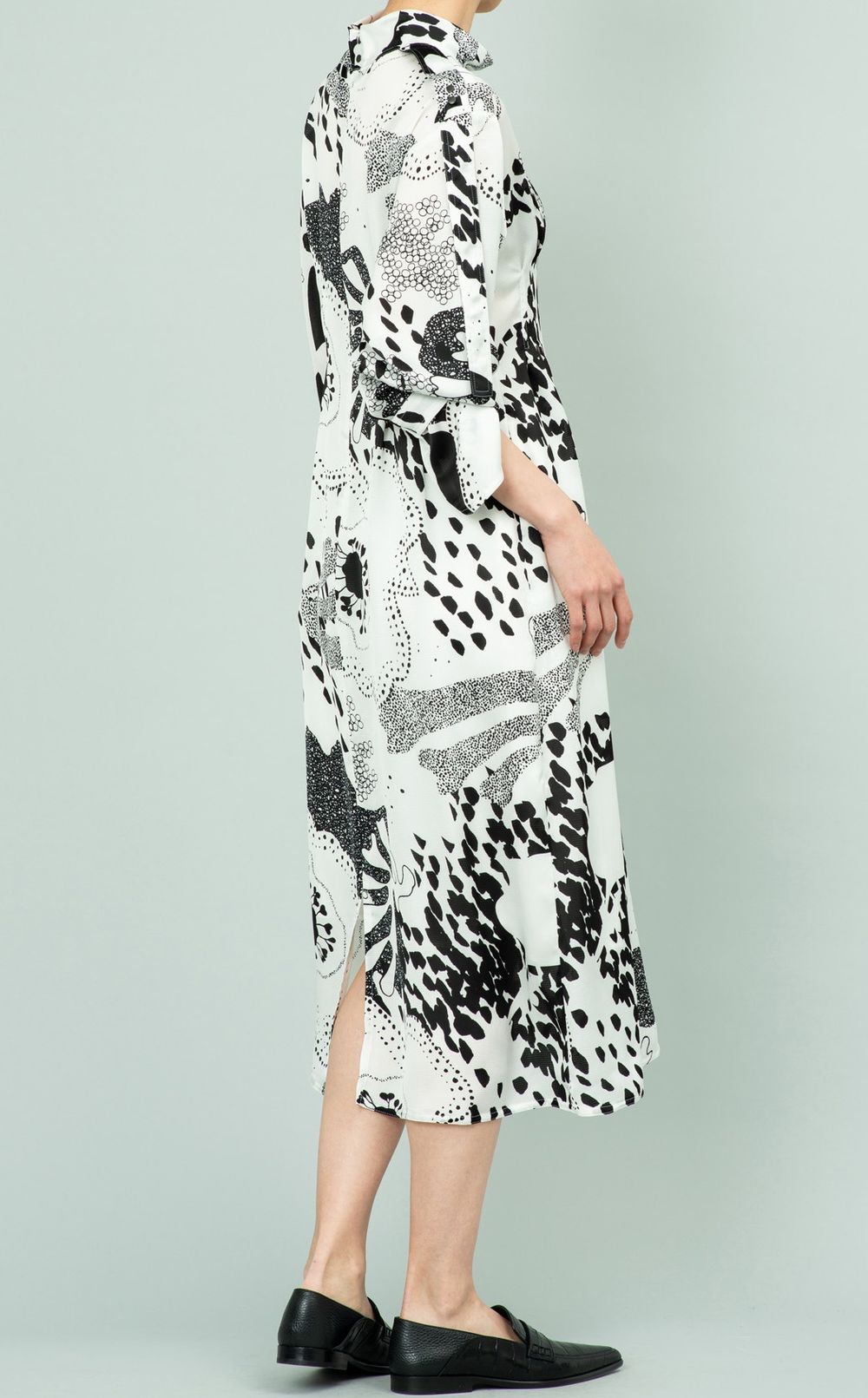 スタンドカラーワンピース