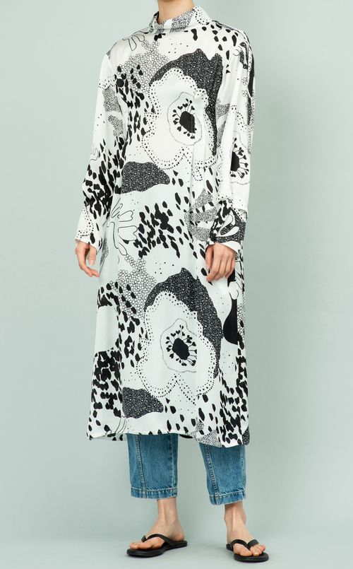 スタンドカラーワンピース