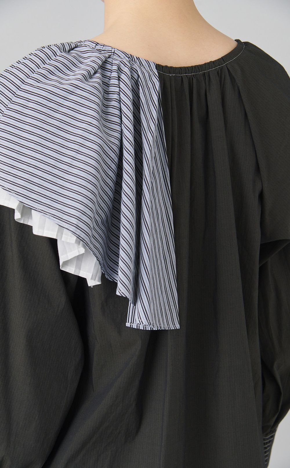 【reADdress】アシメフレアプリーツブラウス