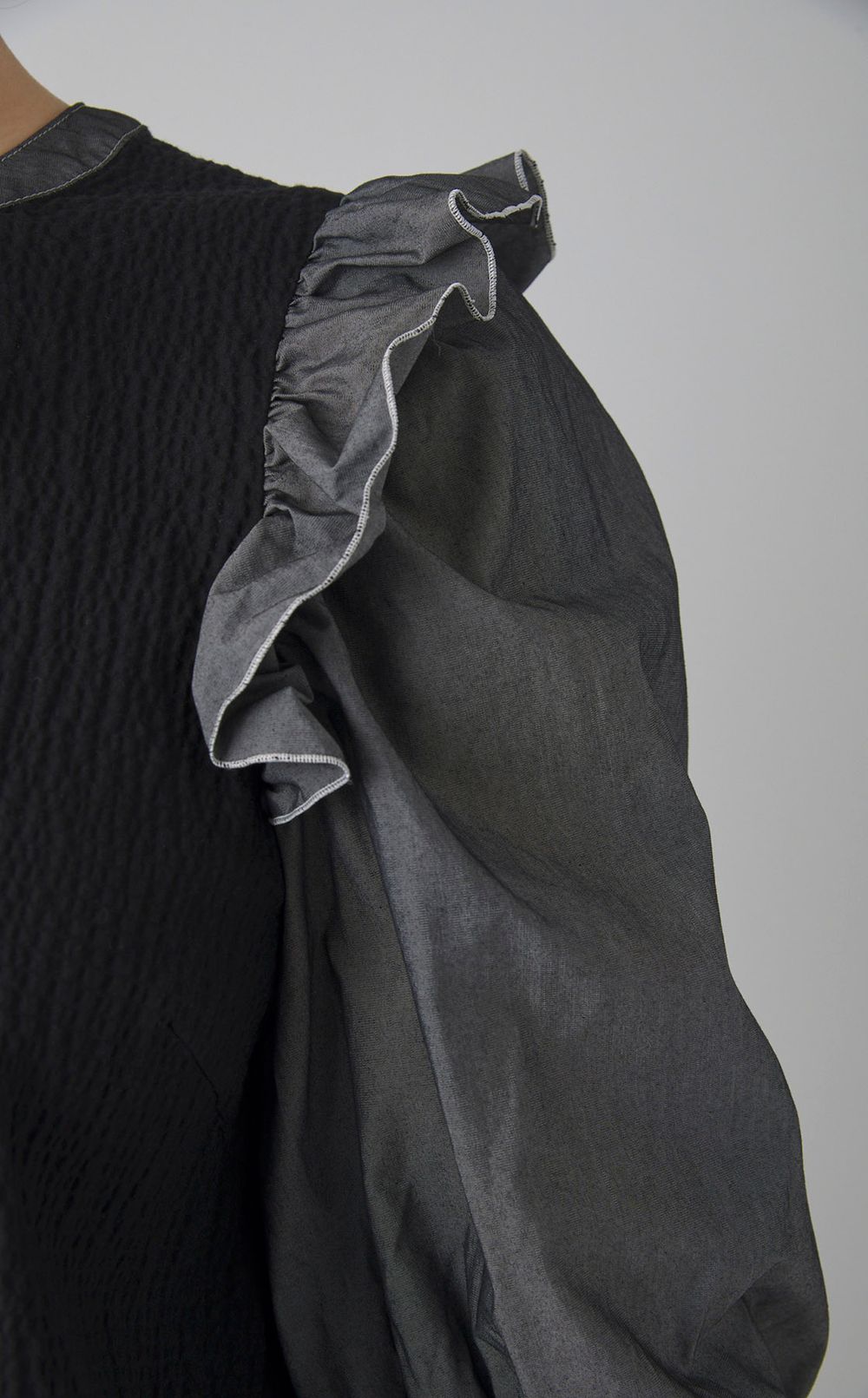 【reADdress】シャーリングフリルブラウス