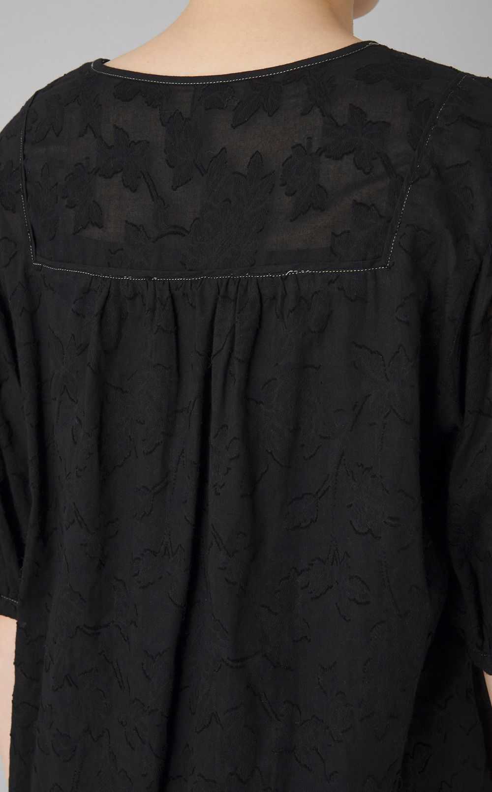 【reADdress】Vネックブラウス