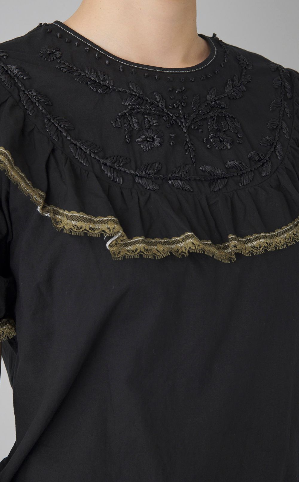 【reADdress】フリルレースプルオーバーブラウス