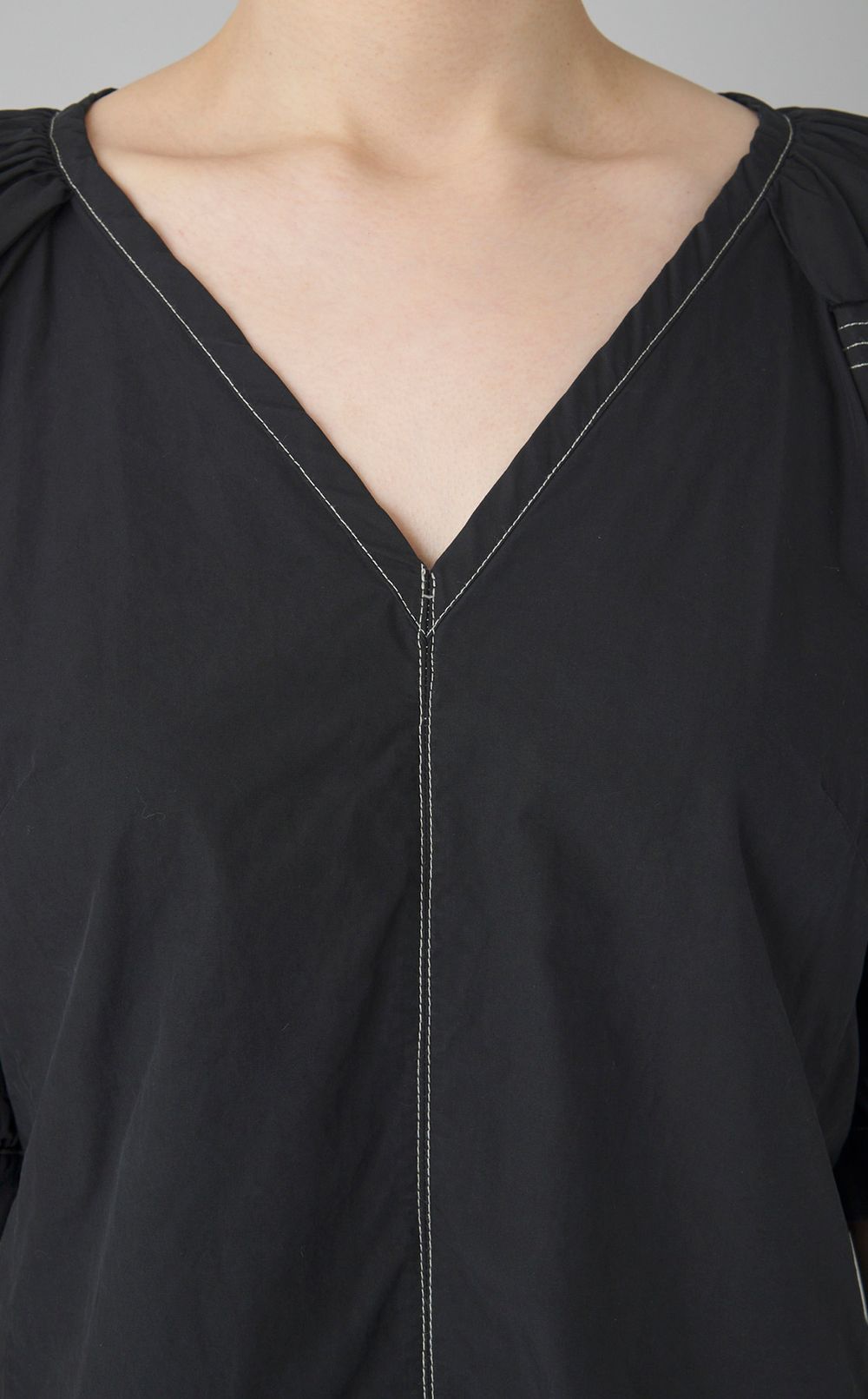 【reADdress】パフスリーブVネックブラウス