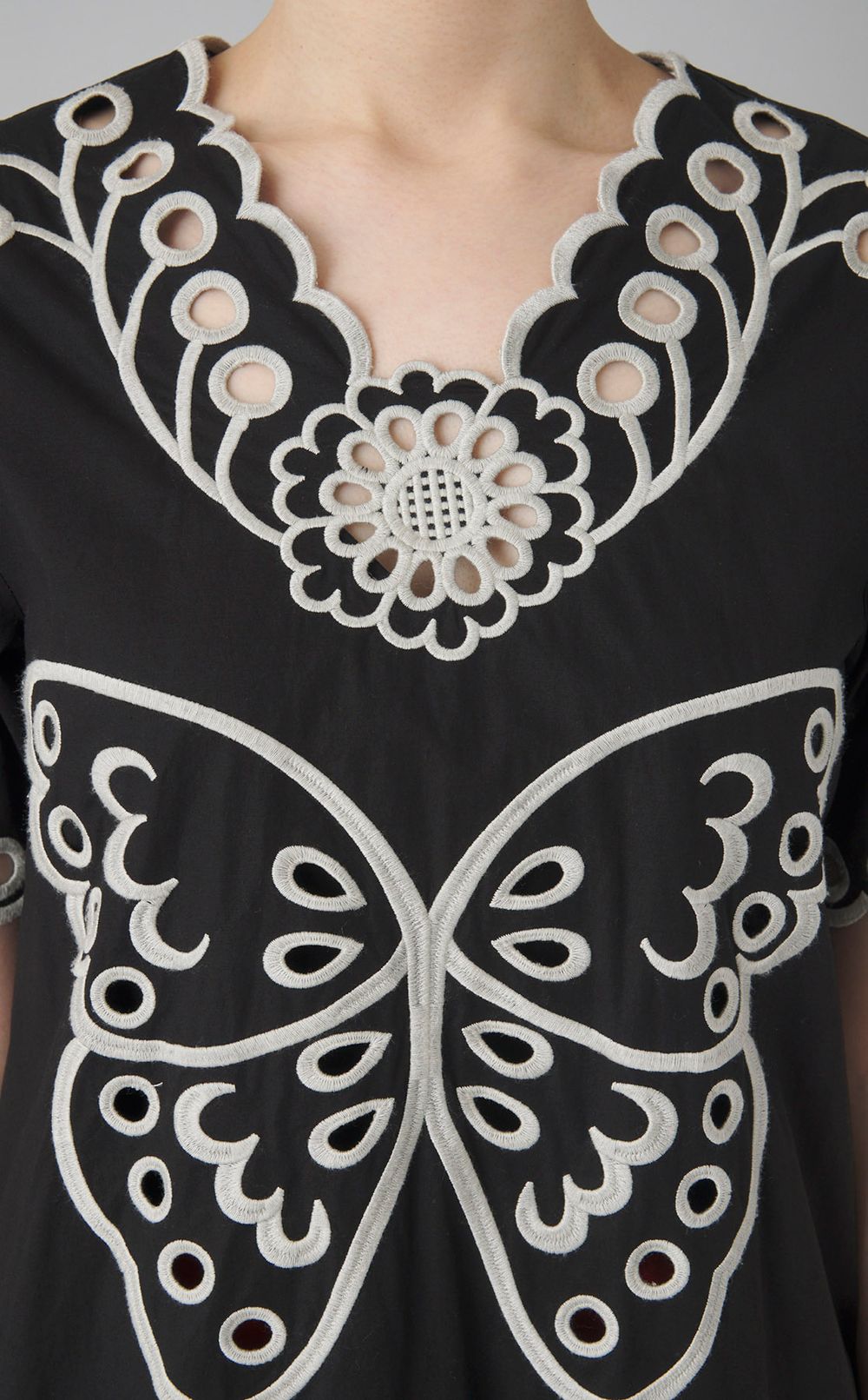 【reADdress】カット刺繍ロングプルオーバー