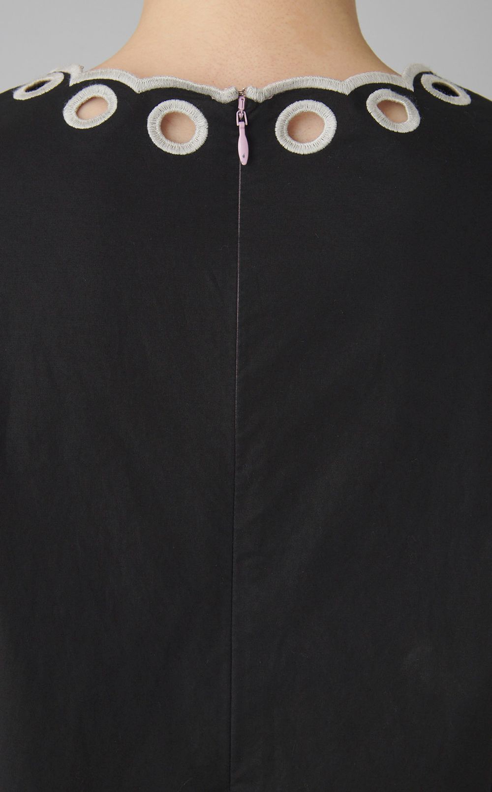 【reADdress】カット刺繍ロングプルオーバー