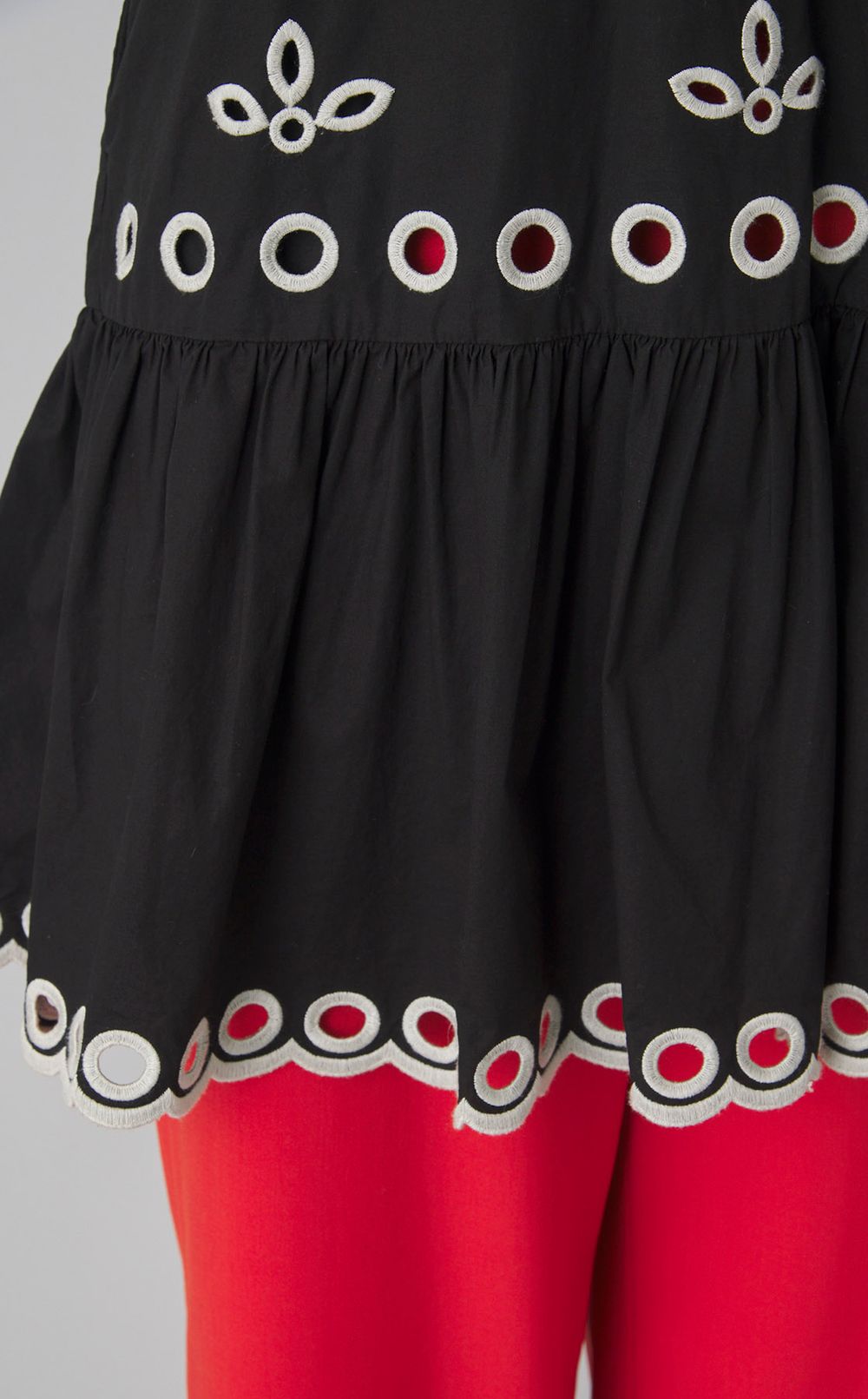 【reADdress】カット刺繍ロングプルオーバー