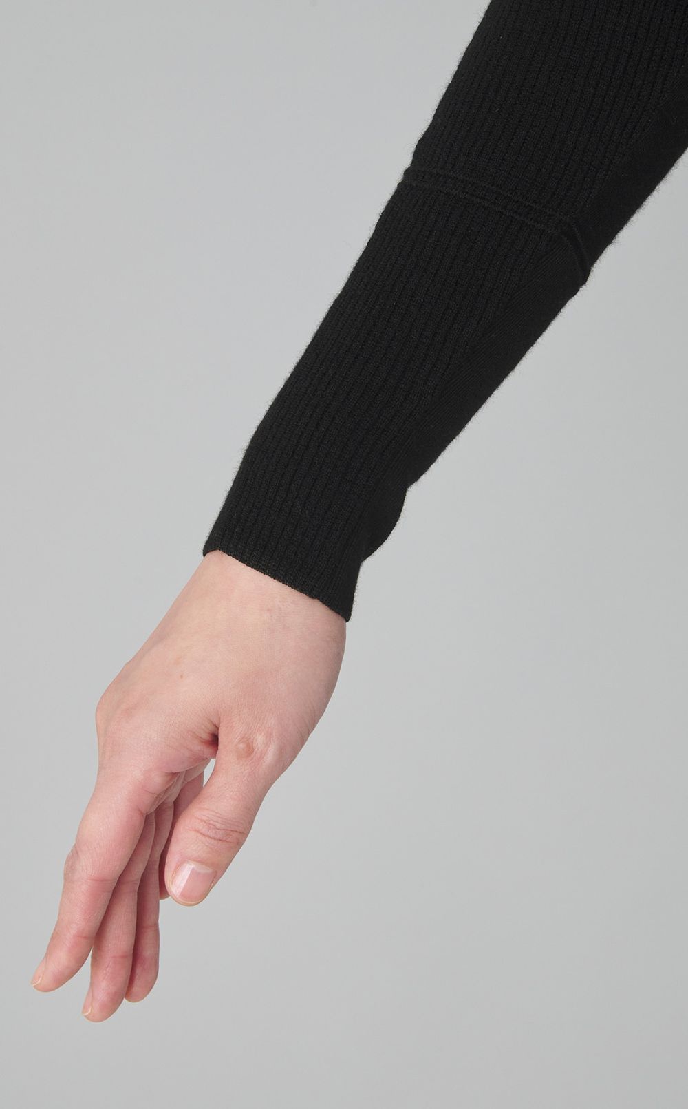 【reADdress】Vネックウールニットプルオーバー