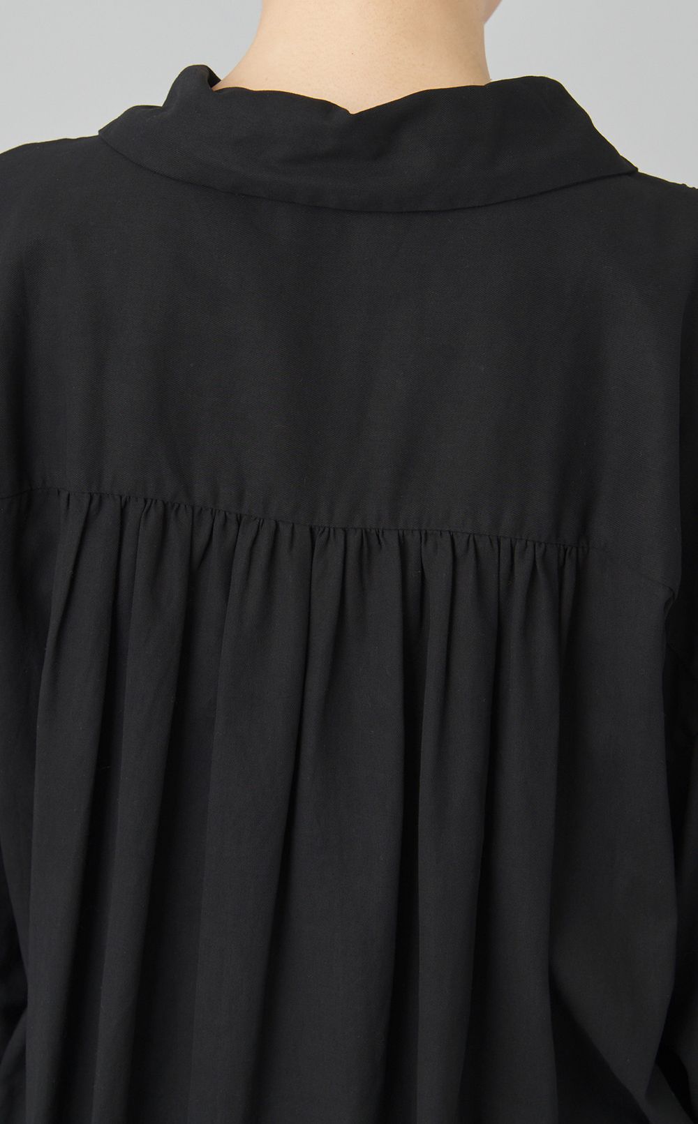 【reADdress】オープンネックロングシャツ