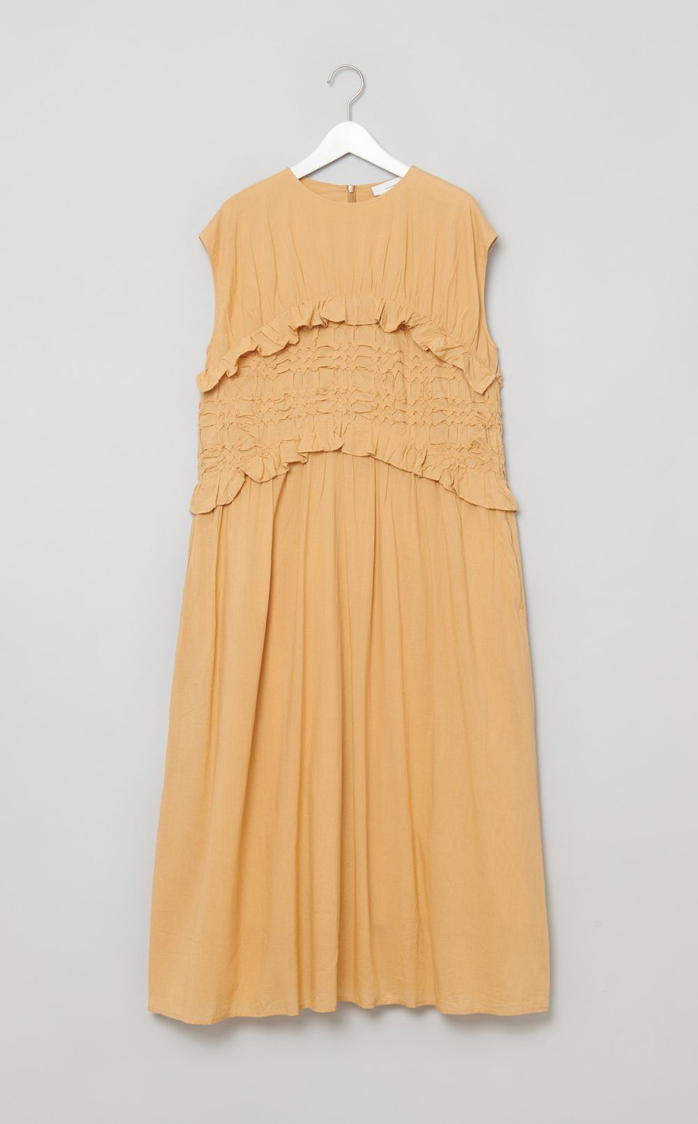 スモッキングノースリーブワンピース