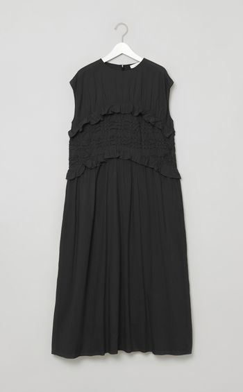 スモッキングノースリーブワンピース