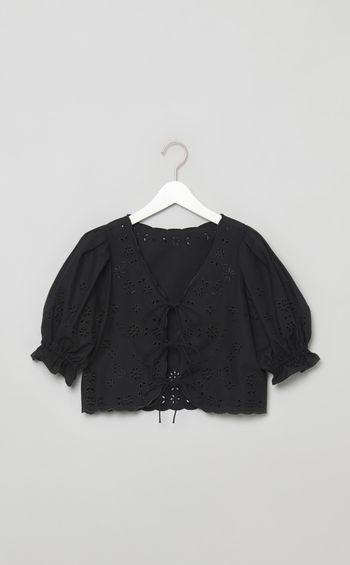 カットワークリボンブラウス