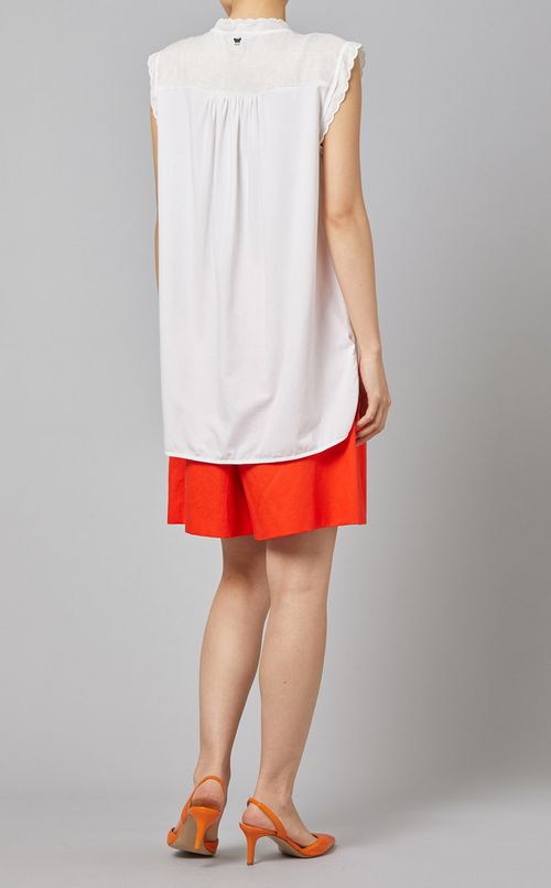 フラワー刺繍ノースリーブシャツ