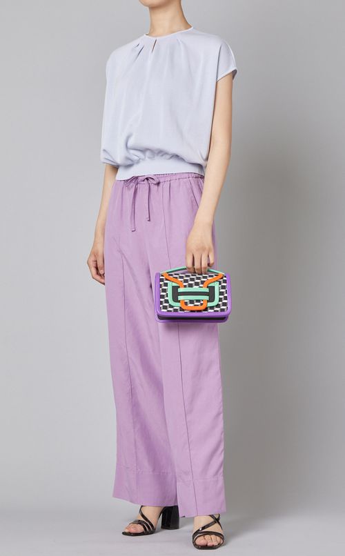 フロントタックプルオーバー