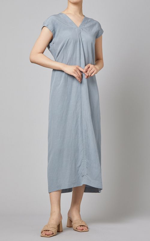 バックタックVネックワンピース