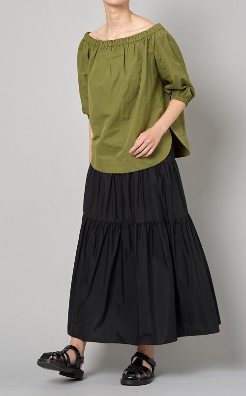 オフショルダーブラウス