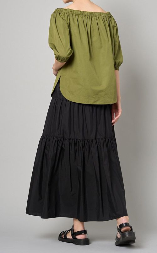 オフショルダーブラウス