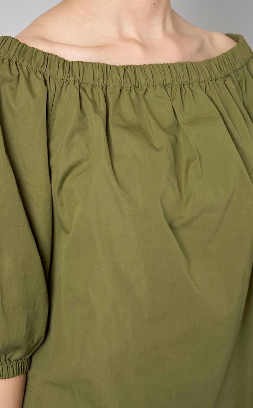 オフショルダーブラウス