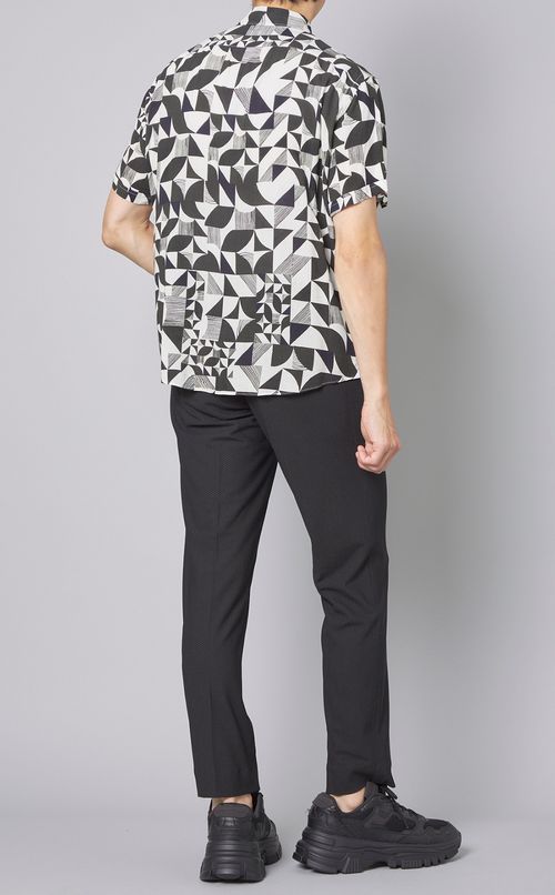 ジオメトリックショートスリーブシャツ