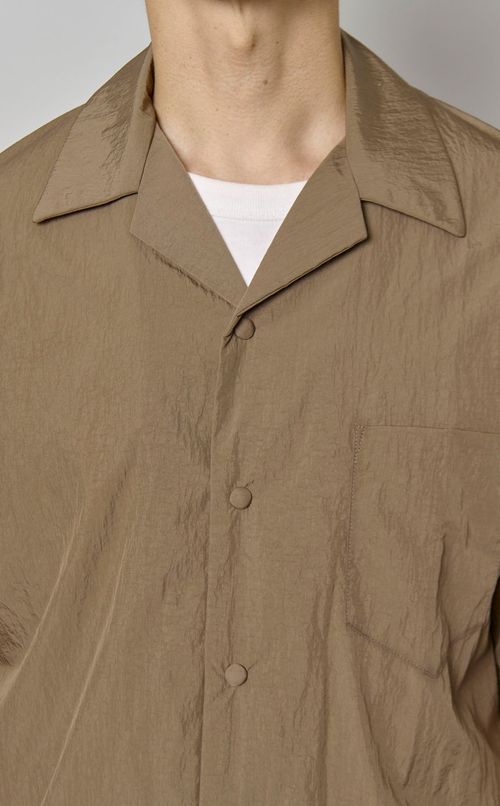 ナイロンスナップショートスリーブシャツ