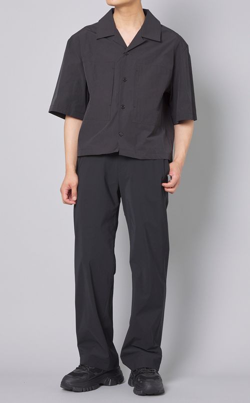 バックバンドストレートパンツ