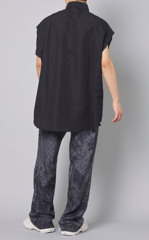 スリーブレスシャツ