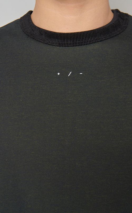 ロゴノースリーブトップス