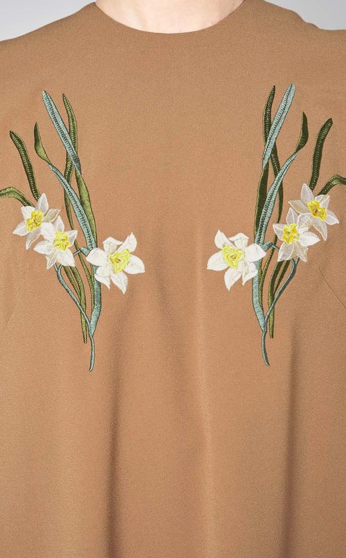 エンブロイダリープルオーバーブラウス