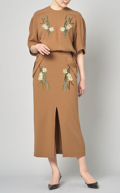 エンブロイダリープルオーバーブラウス