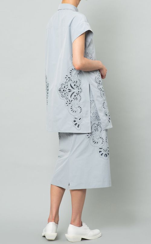 フラワーカットワークブラウス