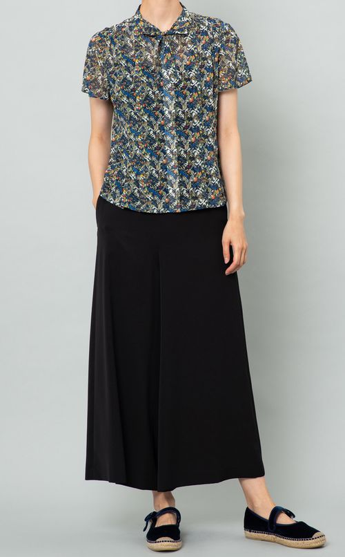 リバティプリントボウタイブラウス