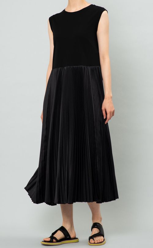 プリーツロングワンピース