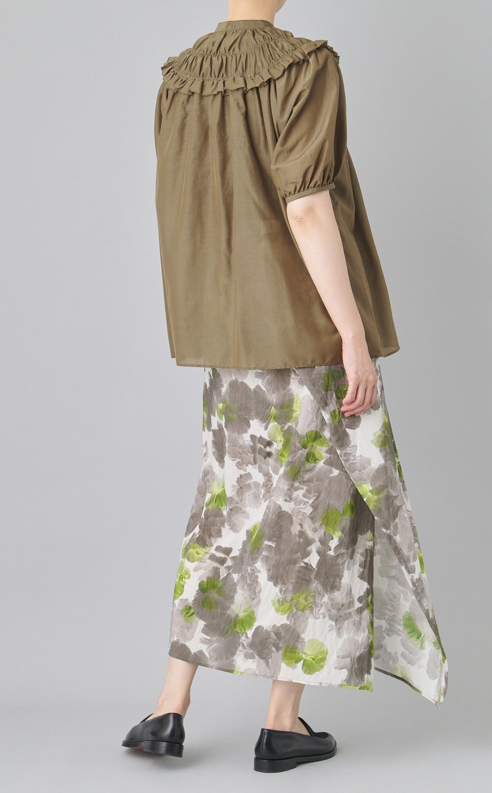 ギャザーパフスリーブブラウス