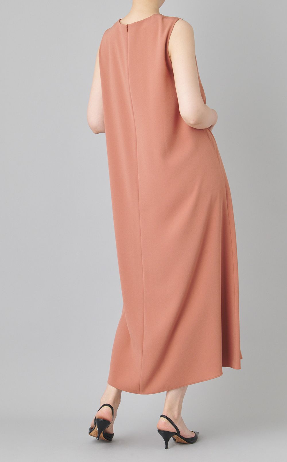 タックネックノースリーブワンピース