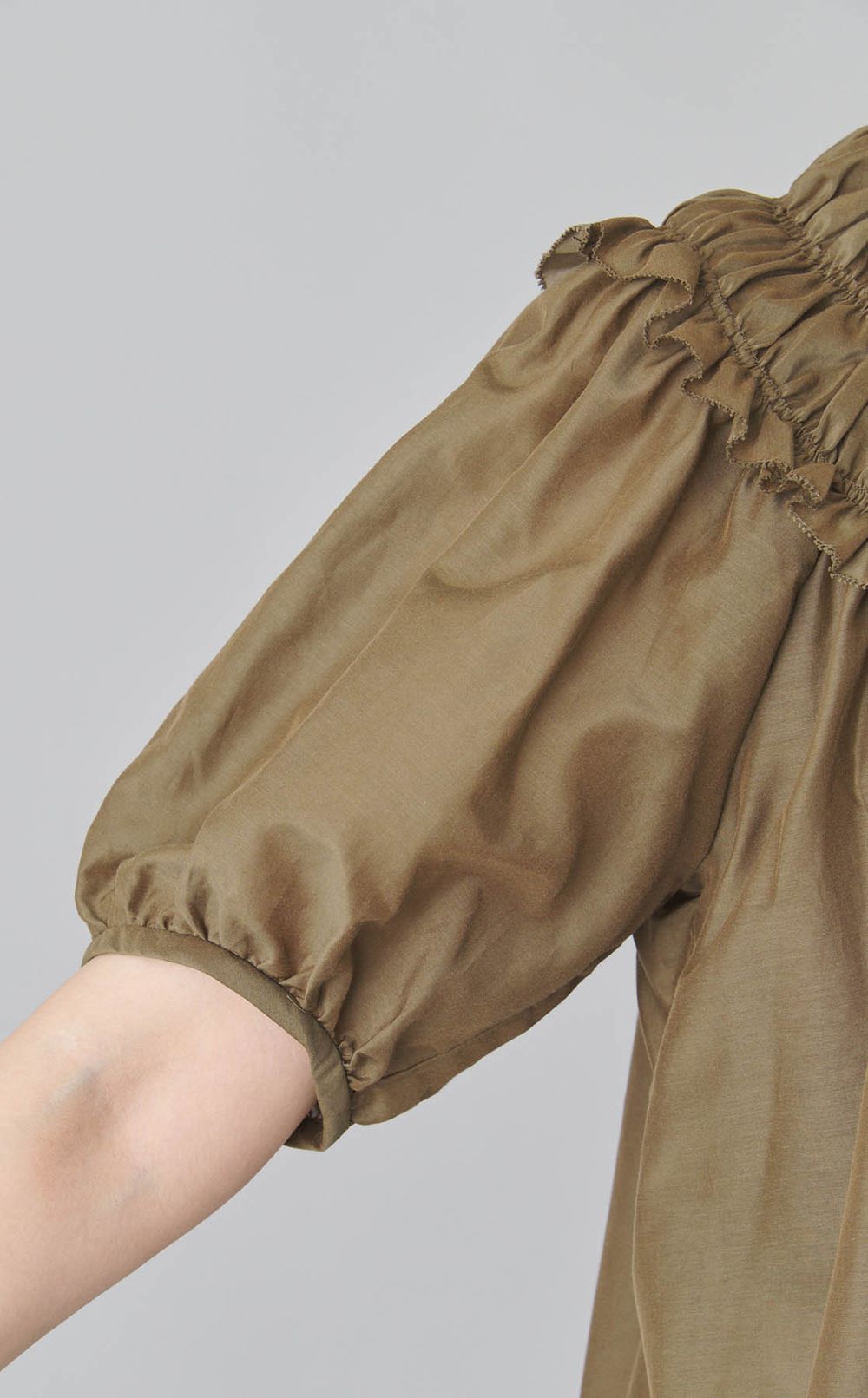 ギャザーパフスリーブブラウス