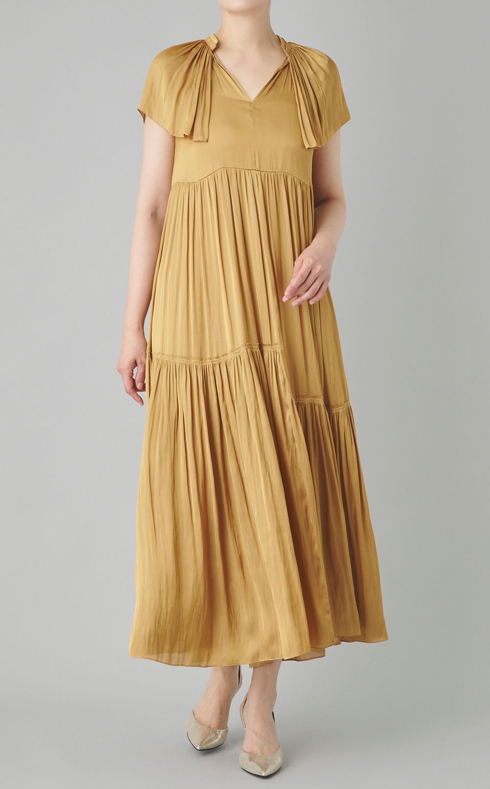 サテンギャザーフレアワンピース