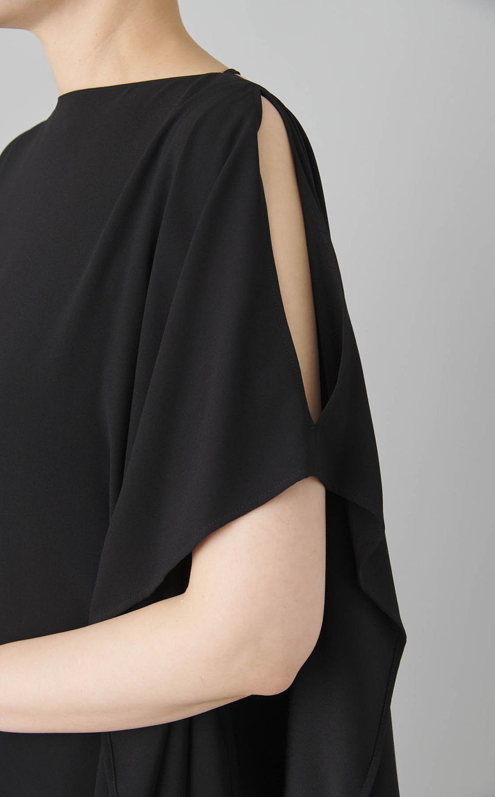 スリットスリーブブラウス