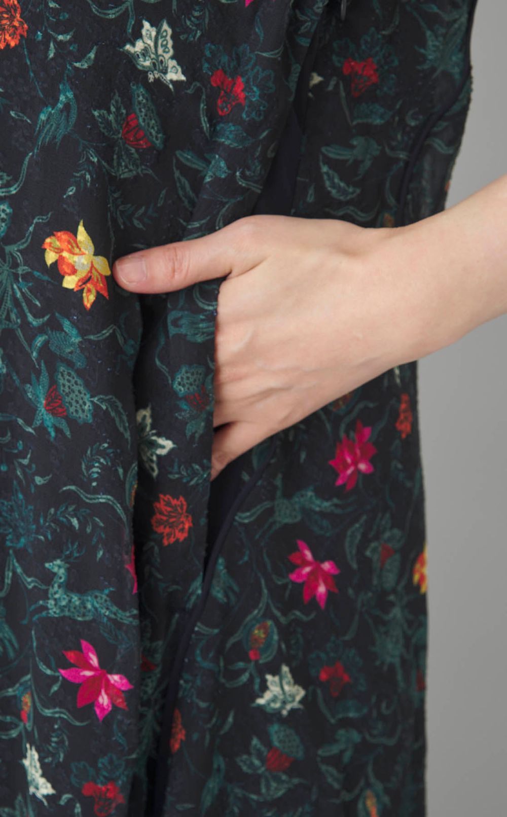 シフォンジャガードVネックワンピース