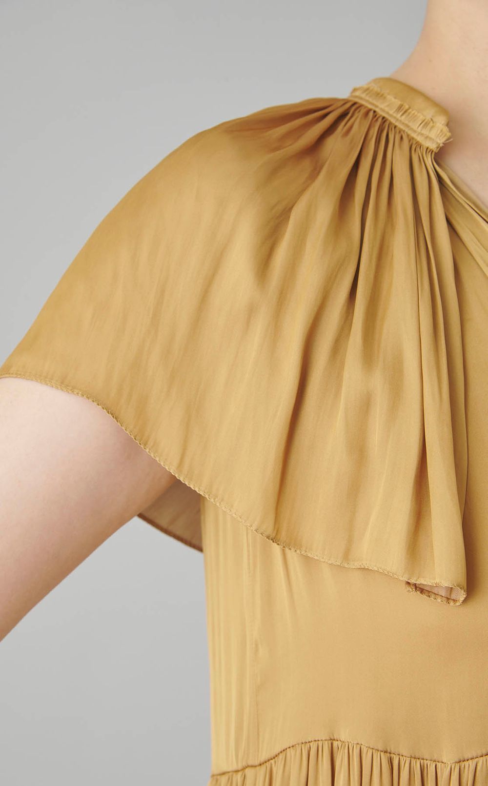 サテンギャザーフレアワンピース