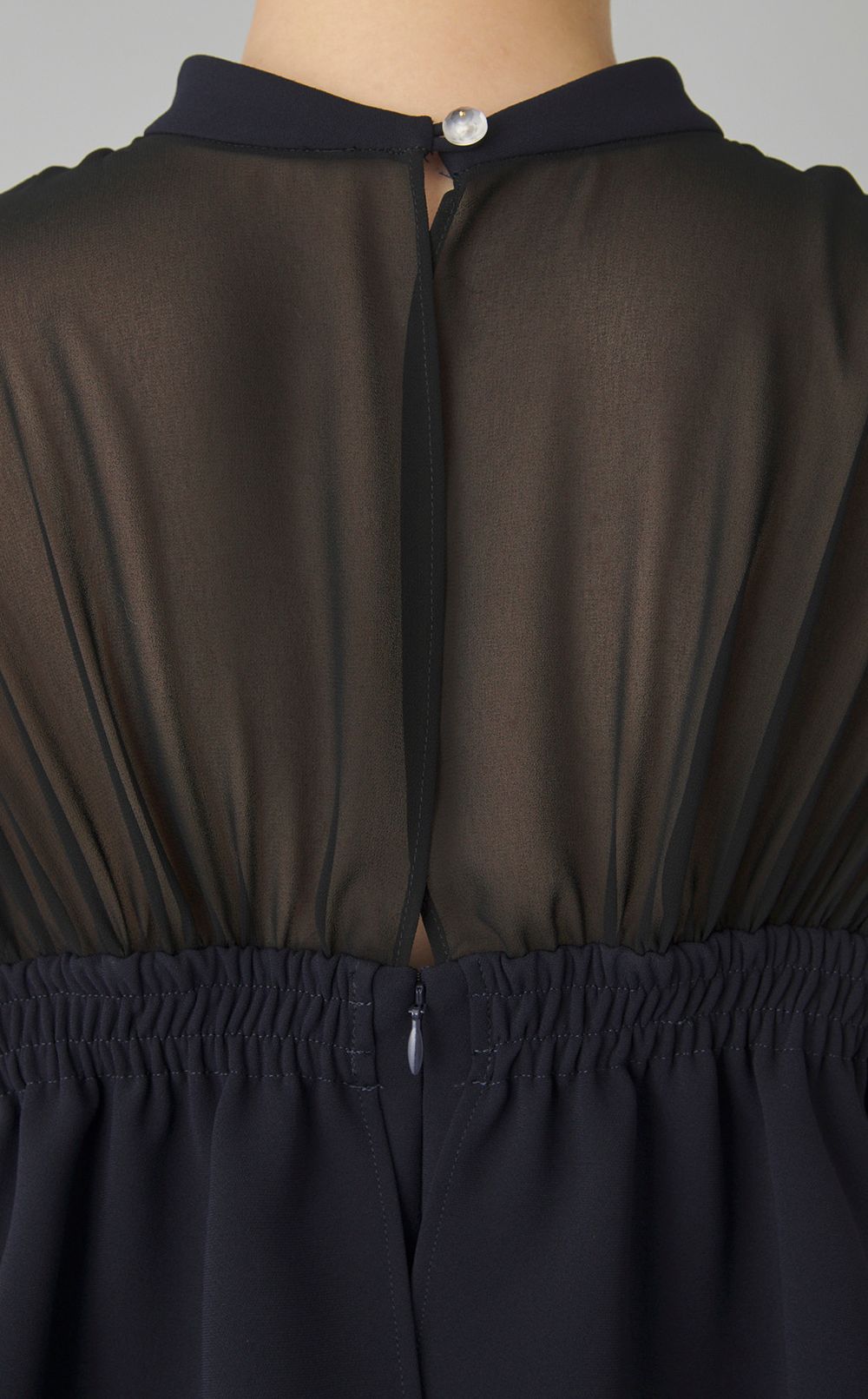 エンブロイダリードッキングドレス