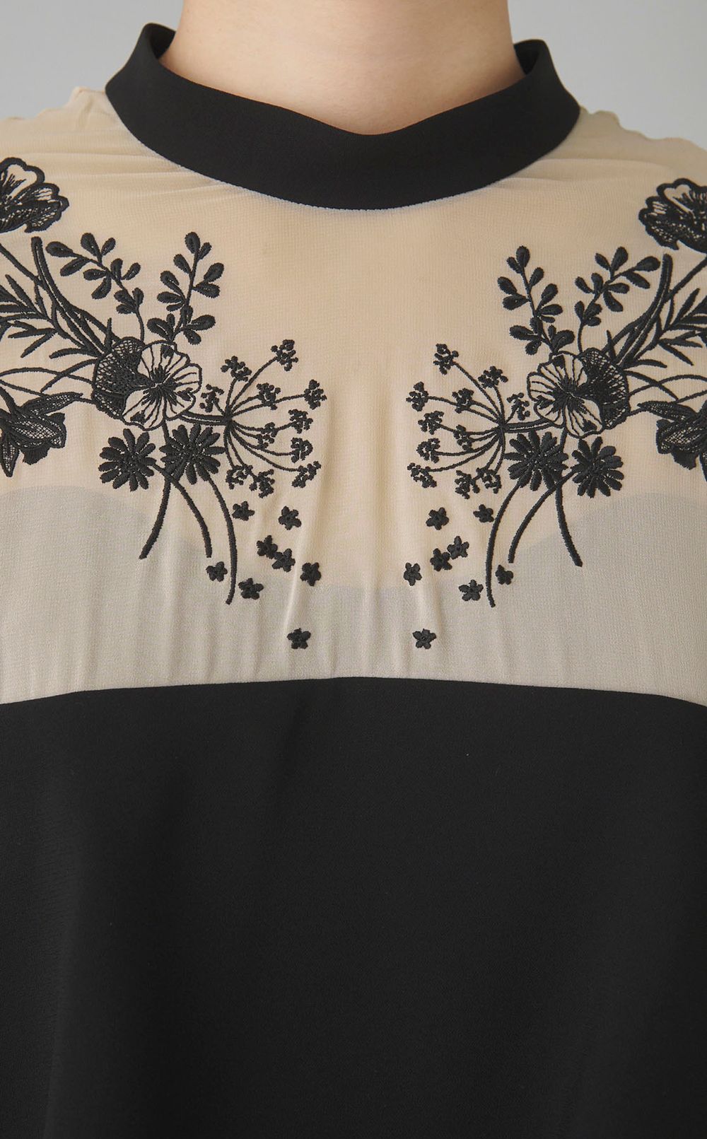 エンブロイダリードッキングドレス