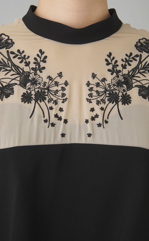 エンブロイダリードッキングドレス