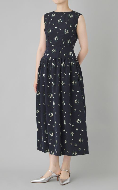 フラワーエンブロイダリーワンピース