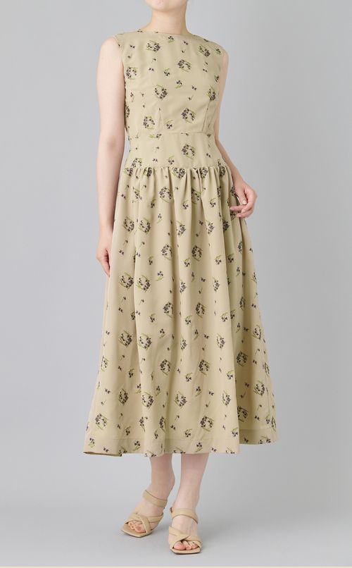 フラワーエンブロイダリーワンピース