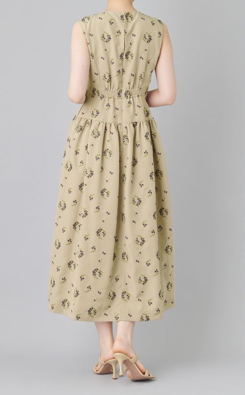 フラワーエンブロイダリーワンピース